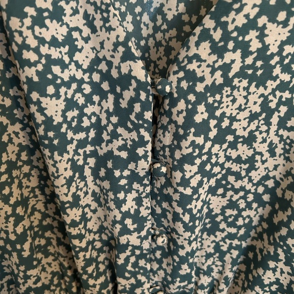 Green and cream patterned peplum top - Picture 2 of 3